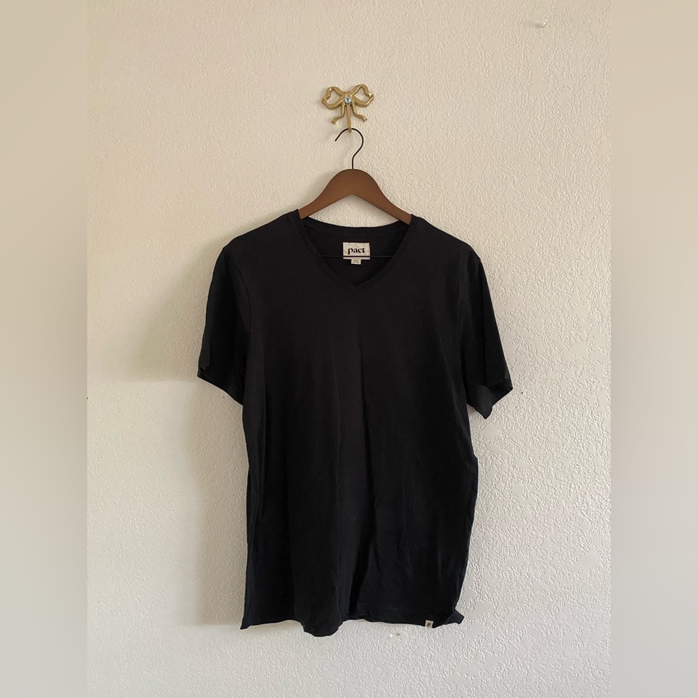 Pact Men’s Organic Cotton V-Neck T-Shirt Black Size M